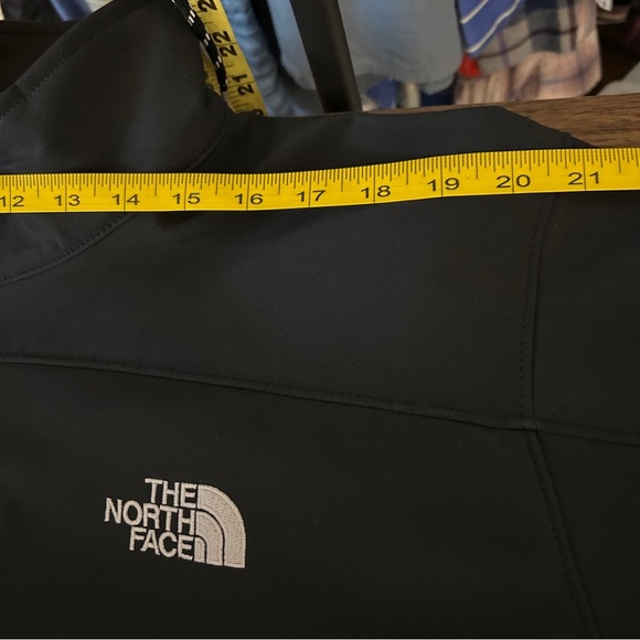 NWT The North Face Men's Performance Jacket in Black *Company Logo* - Picture 6 of 9